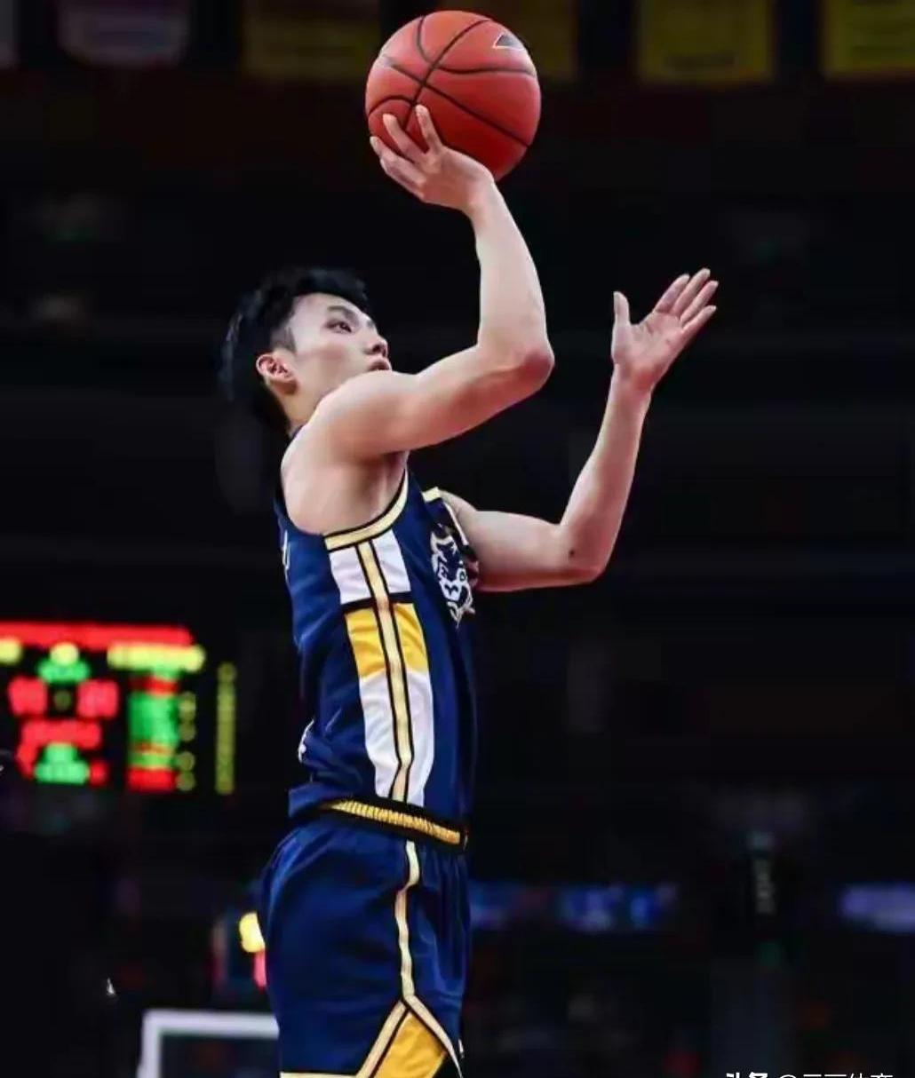 关于广东男篮豪取胜利，不敢懈怠的信息