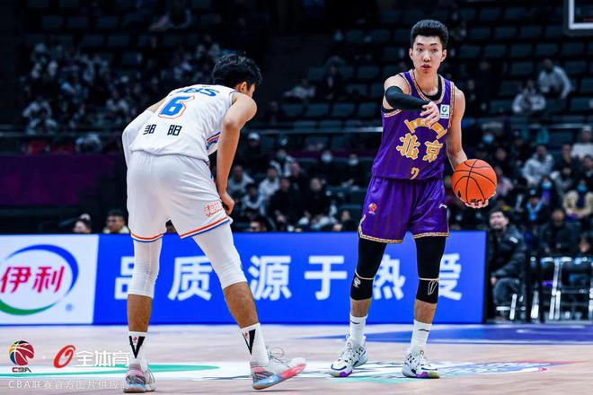 福建男篮迎战北京北控，实力对比激烈