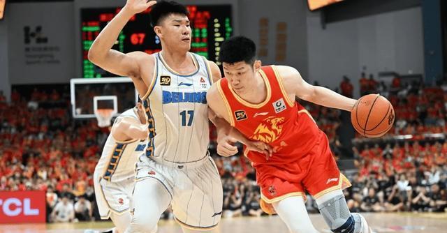 四川男篮临近逆转，球队经验不足导致失利的简单介绍