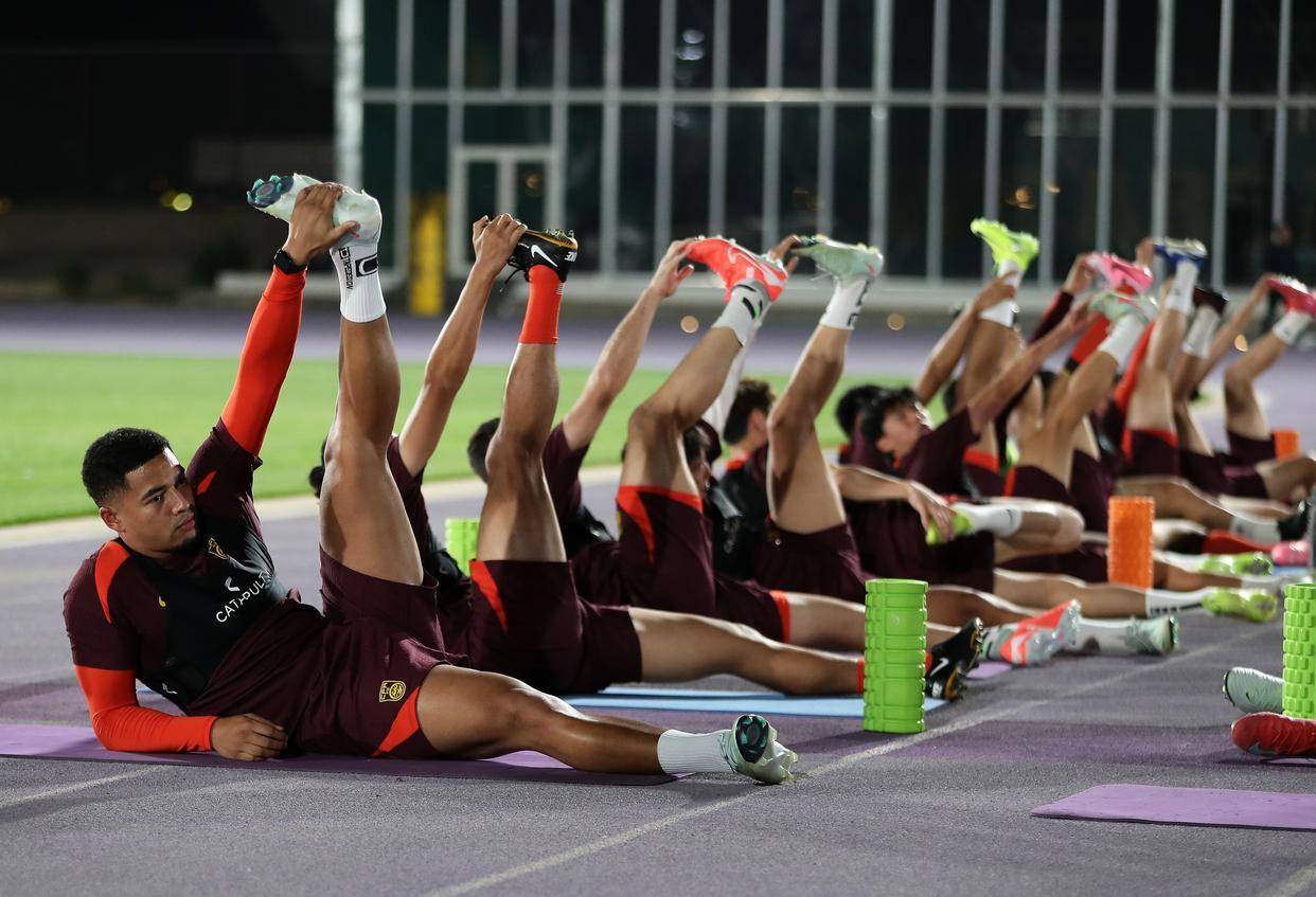 精彩足球赛事即将登场，球迷热情高涨