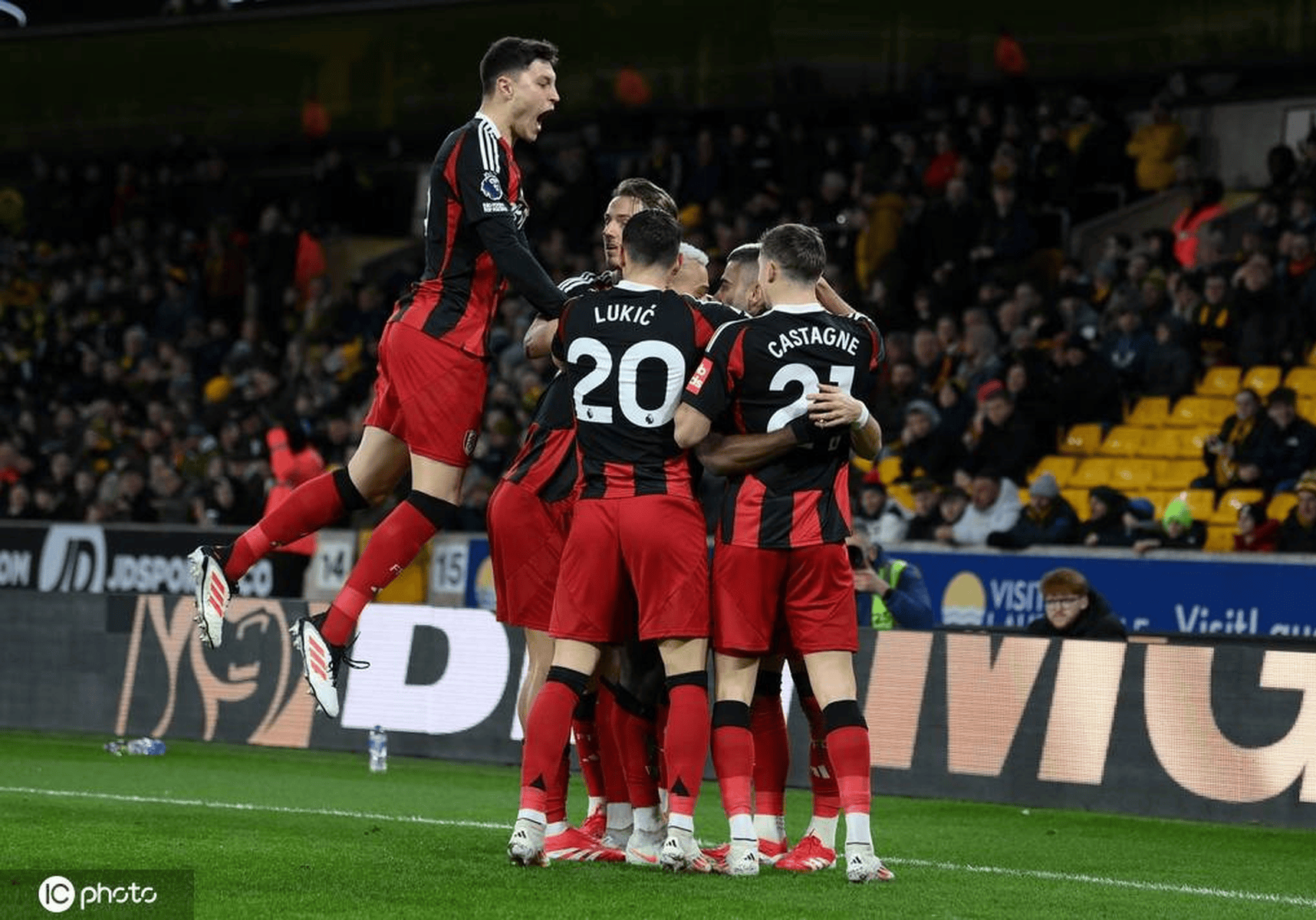 关于狼队防守坚守,客场成功逼平对手的信息 关于狼队防守坚守,客场成功逼平对手的信息