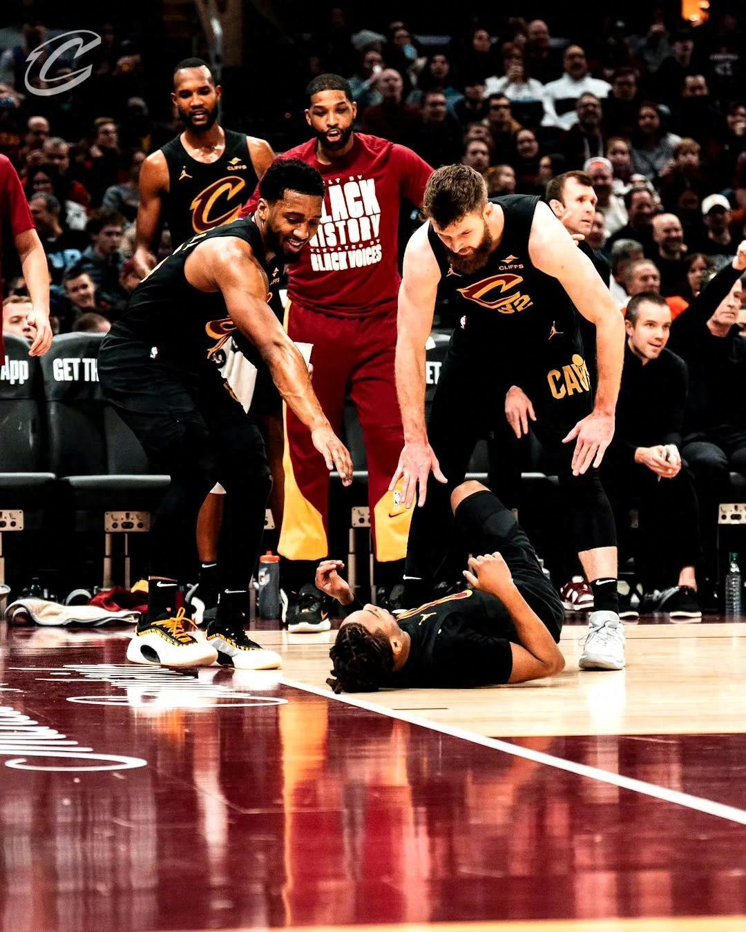 猛龙大胜尼克斯，保持不败战绩