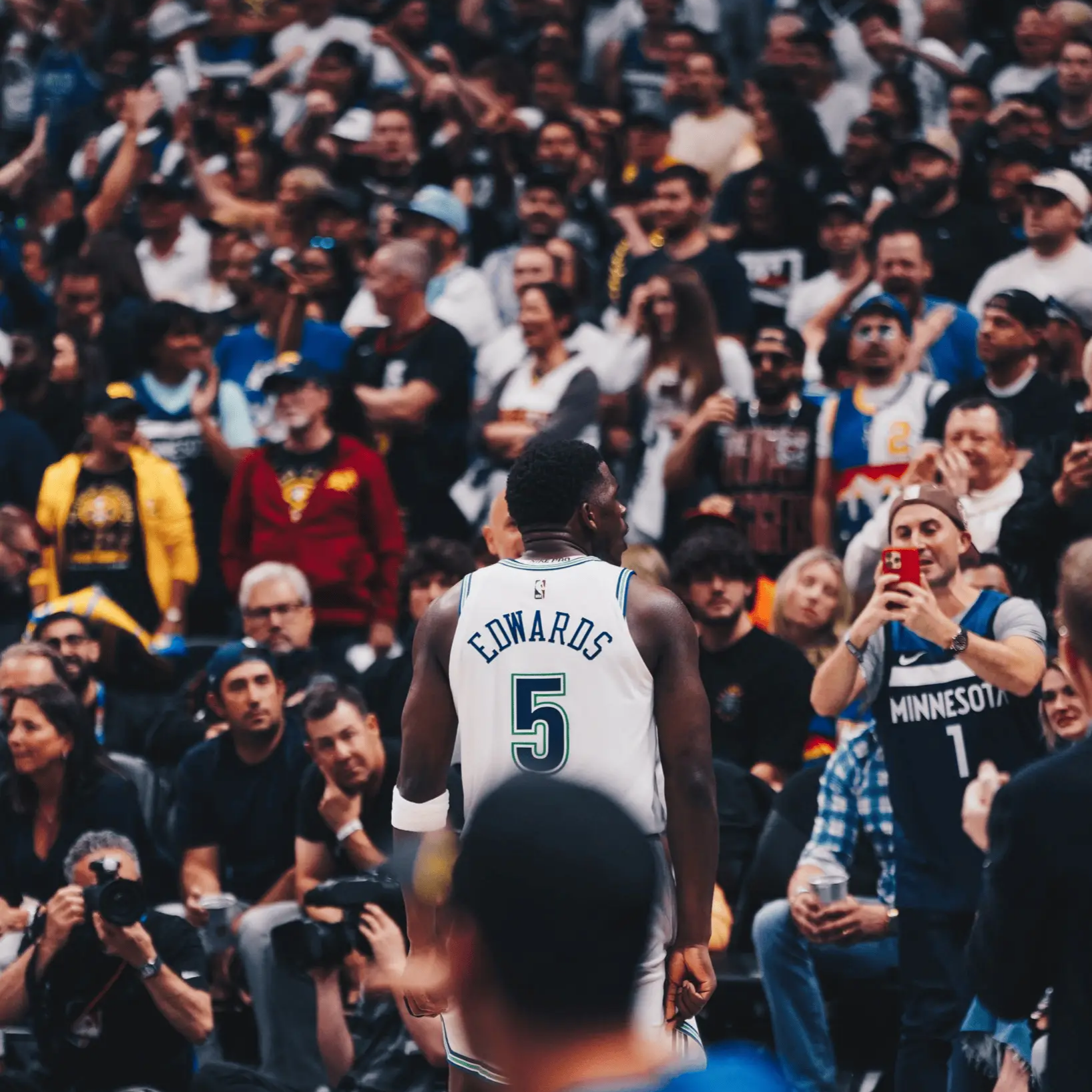 独行侠队员在比赛中决心卫冕,全队士气高涨的简单介绍 独行侠队员在比赛中决心卫冕,全队士气高涨的简单介绍