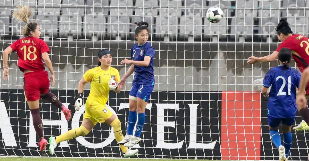 日本女足队员表现出色，展示团队凝聚力