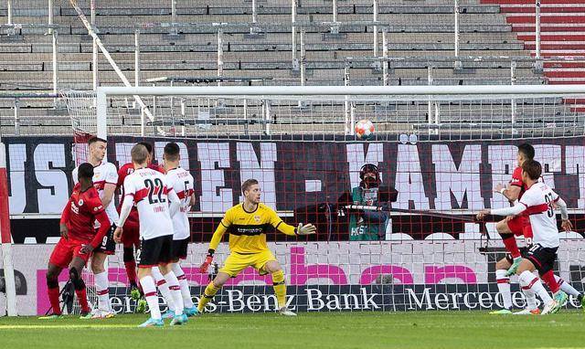 多特蒙德客场狂胜，斯图加特遭遇惨败主场难保优势