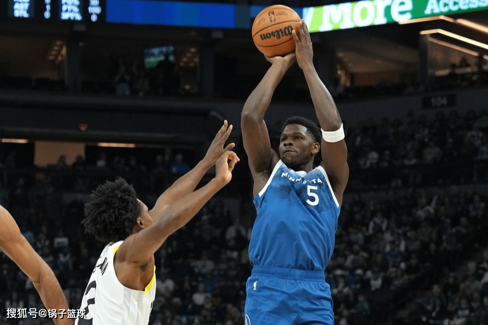 爵士大胜森林狼，保持不败