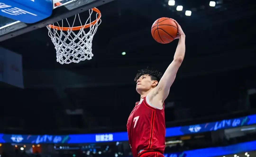 包含黑龙江男篮豪取主场胜利，排名稳固增长的词条