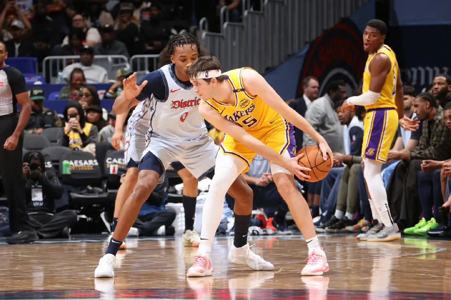 猛龙客场击败湖人，奇才不敌篮网