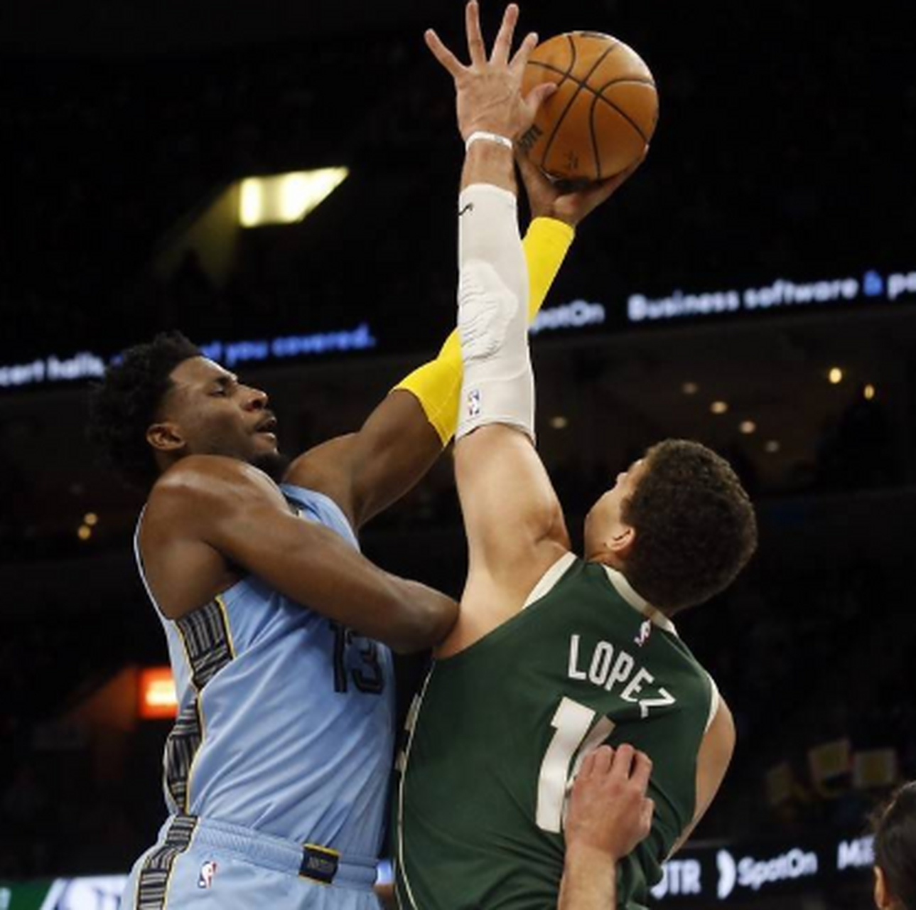 灰熊大胜雄鹿，连胜进行中！