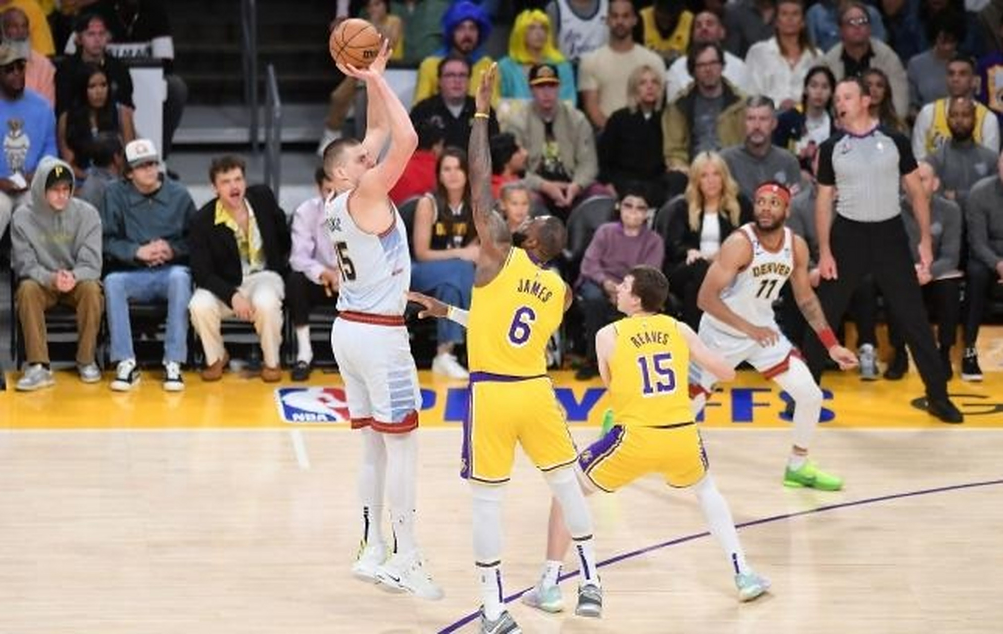 塞尔提克击败湖人,杨总空砍40分 塞尔提克击败湖人,杨总空砍40分