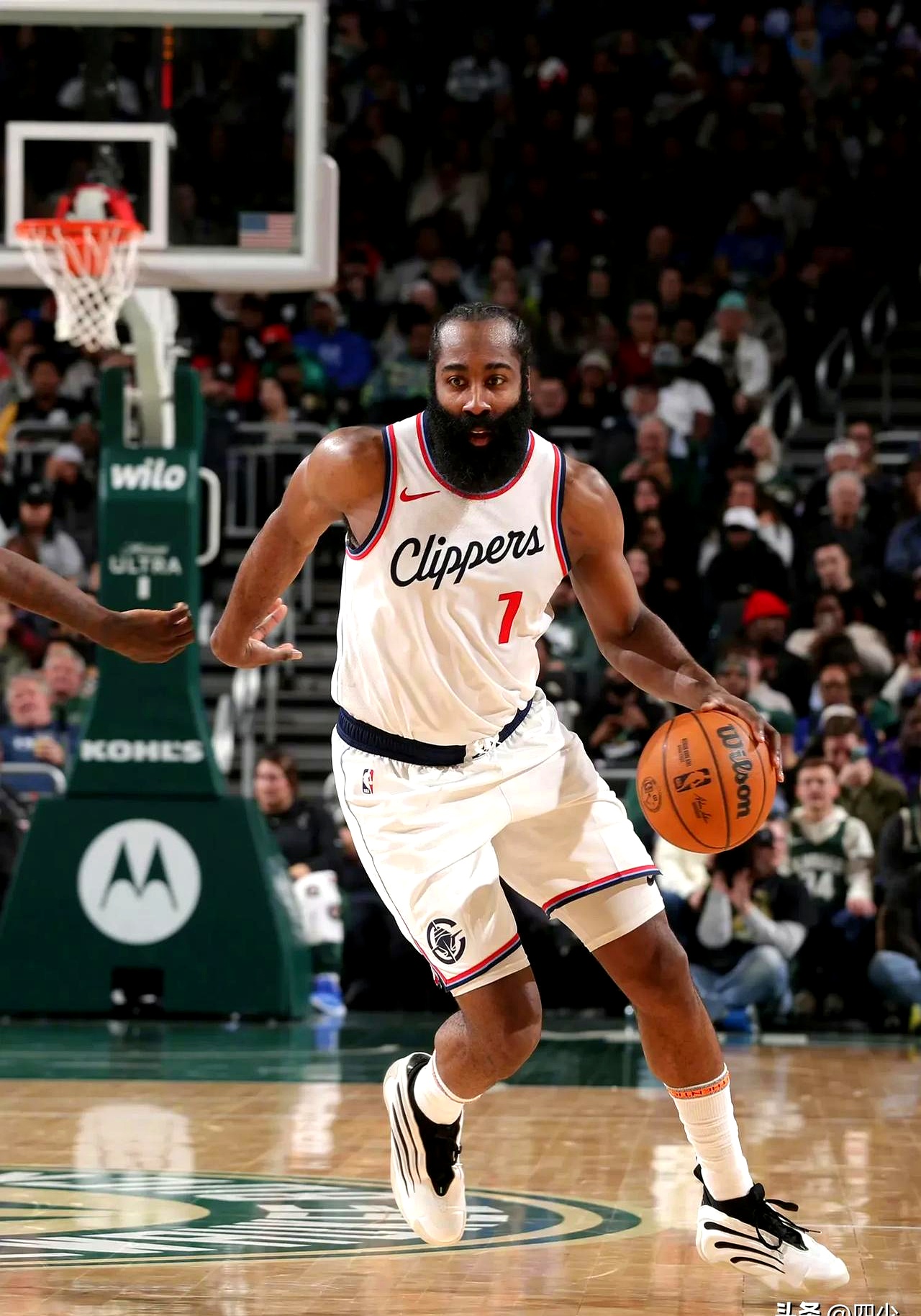 快船惊险战胜开拓者，取得五连胜