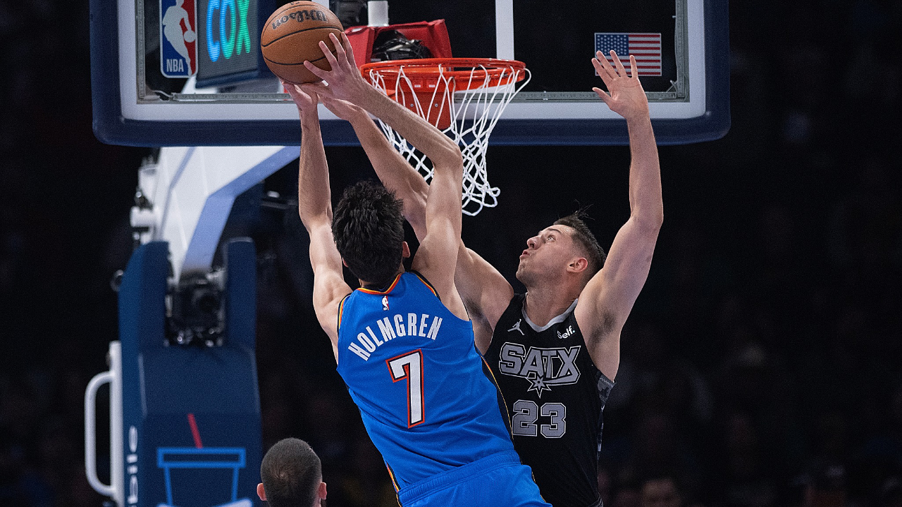 马刺客场战胜雷霆，继续稳定表现