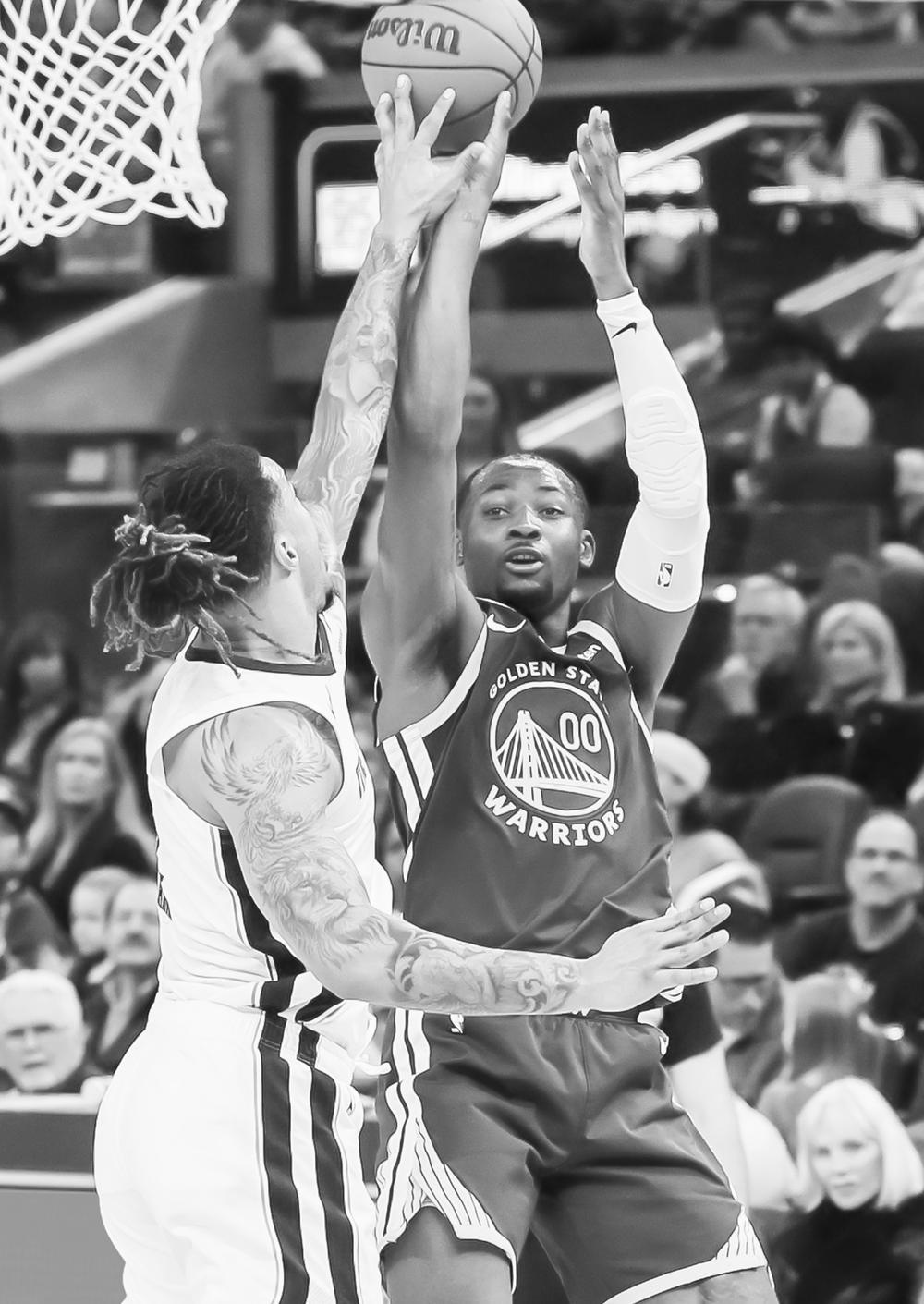 勇士客场胜灰熊保持领先