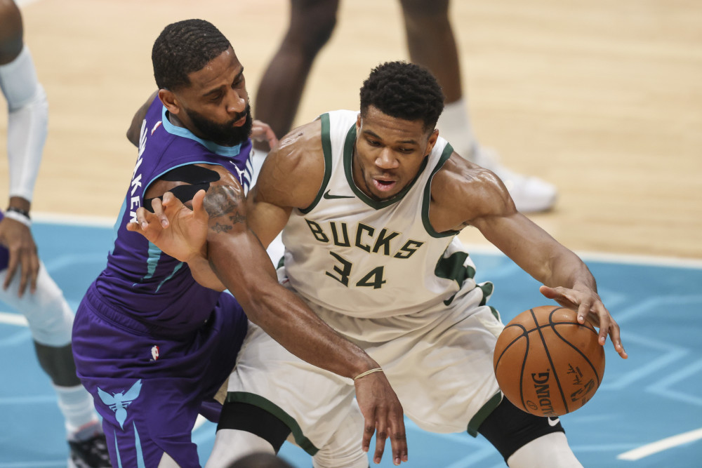 雄鹿击败黄蜂,惨胜收官 雄鹿击败黄蜂,惨胜收官